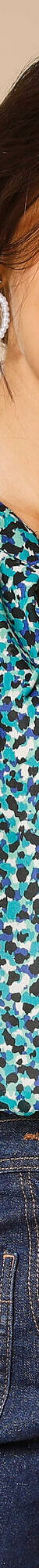 Bloes met Tunesische hals en dierenhuidprint, lange mouwen (groen / blauw) Bloes met Tunesische hals en dierenhuidprint, lange mouwen (groen / blauw)